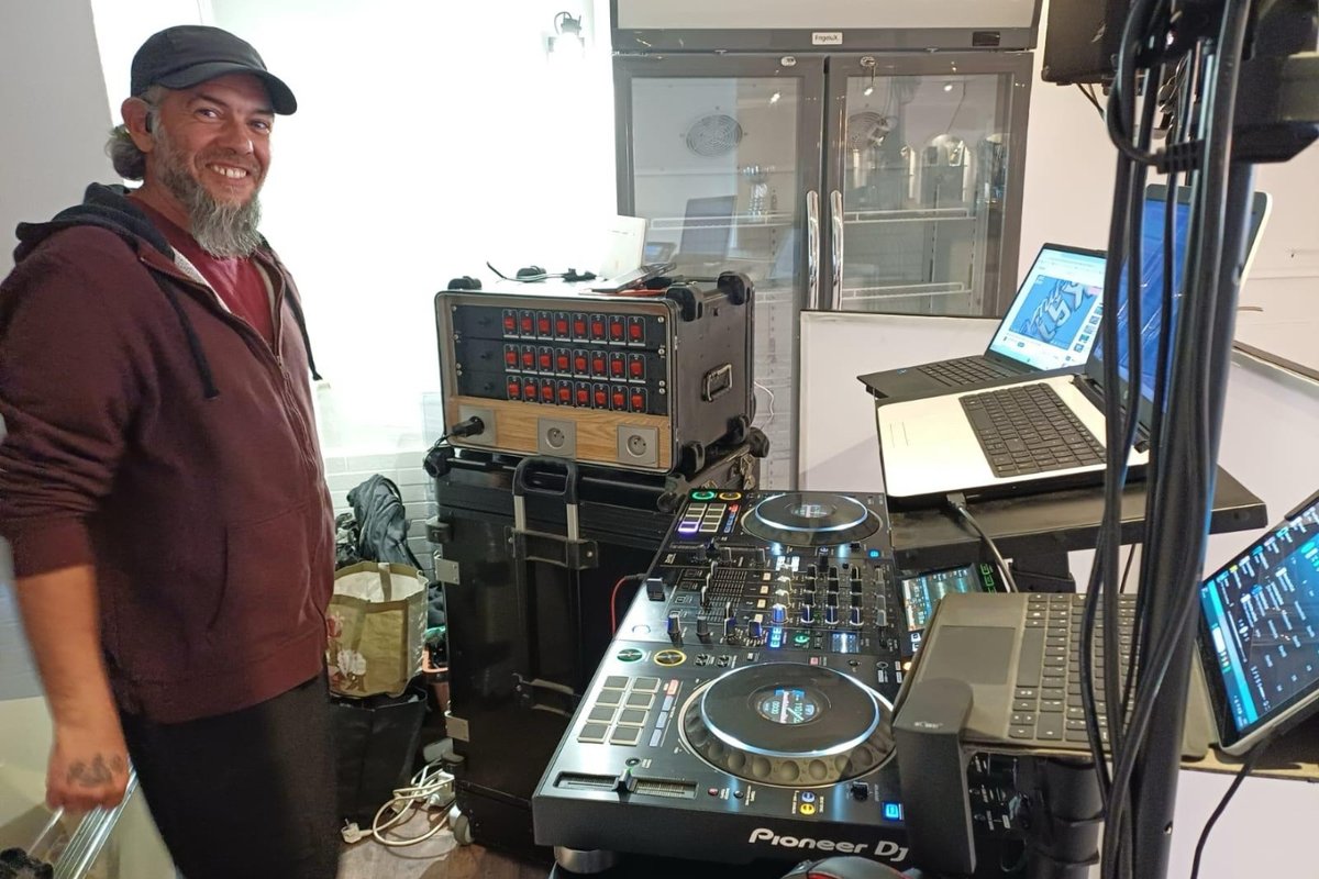 Installation DJ professionnelle Pioneer matériel sonorisation